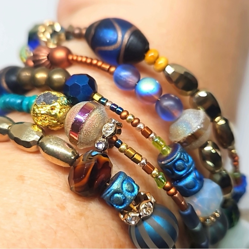 Stunning Handmade Statement Multicolor Beaded Memory Wire Bracelet (J159)